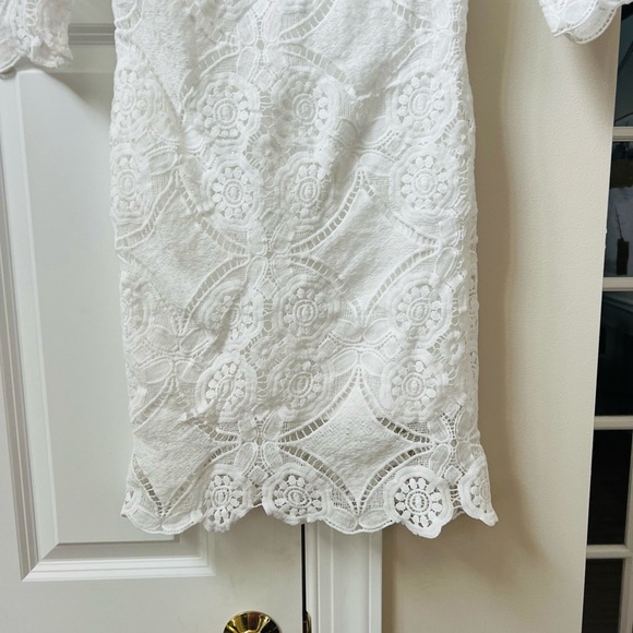 Elegant White Lace Long Sleeve Dress - Picture 2 of 8